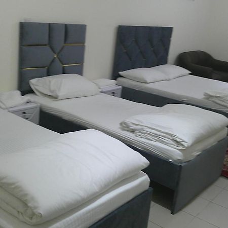 Ruby Star Hostel Dubai F2 Exteriör bild
